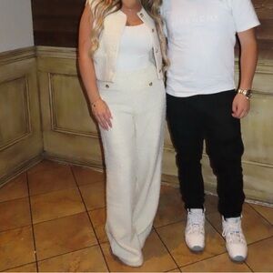 Fashion Nova Cream Wide Leg Jumpsuit 
WORN ONCE!!